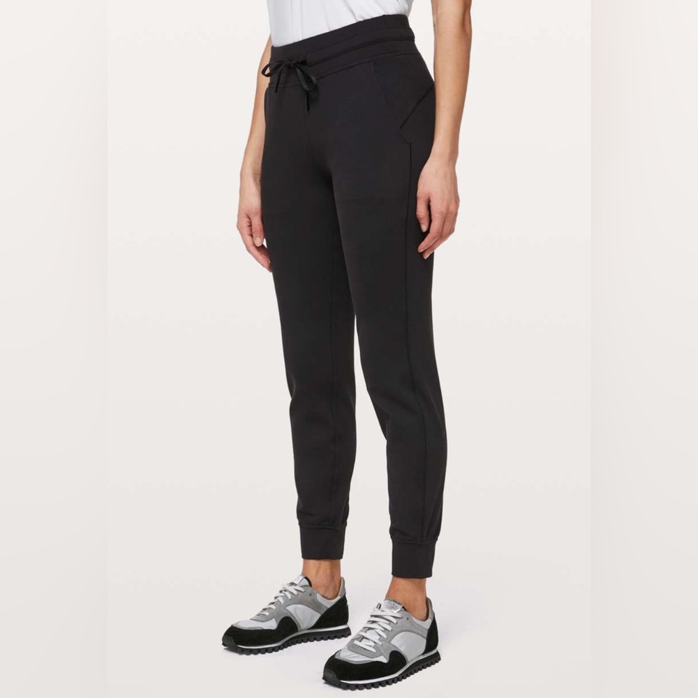 Lululemon Ready To Rulu Pant *29"
Black size 20